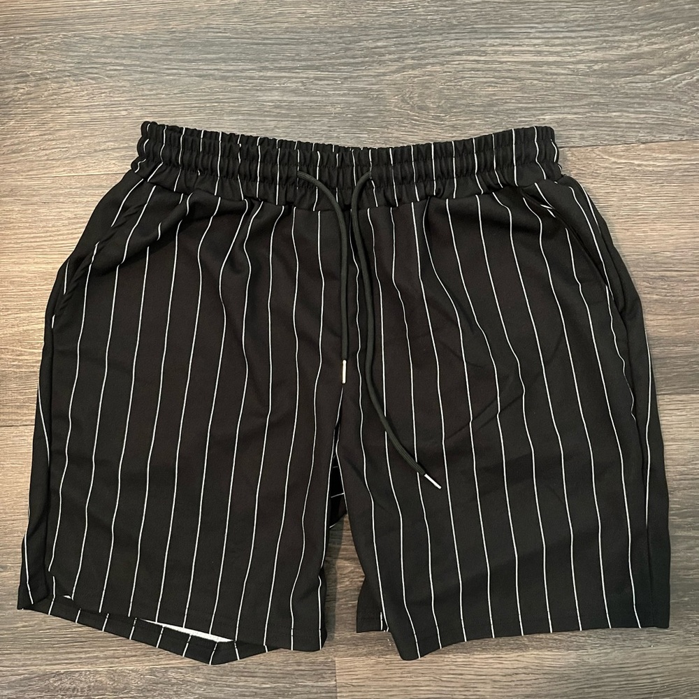 ROMWE SHEIN Striped Shorts 7"